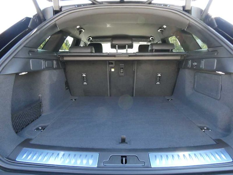 Land Rover Range Rover Velar 3,0 Dynamic SE D300 4x4 aut. - fotka 29 z 34