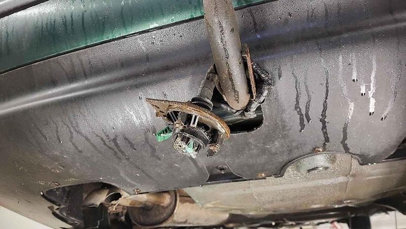 Policisté na autě našli celkem 21 závad, řidiče to stálo zákaz další jízdy, šest bodů a pokutu.