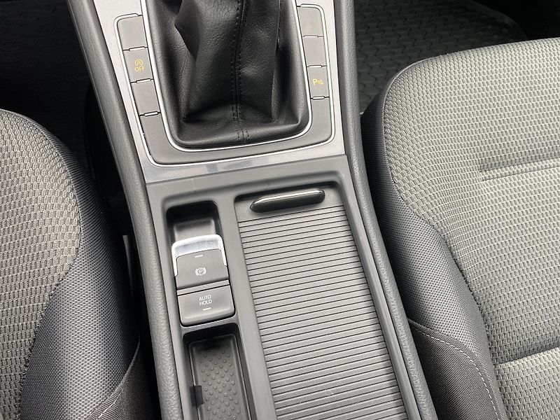 Volkswagen Golf 1.4 TSI 92kW-1xMAJ.-LED- ACC - fotka 28 z 44