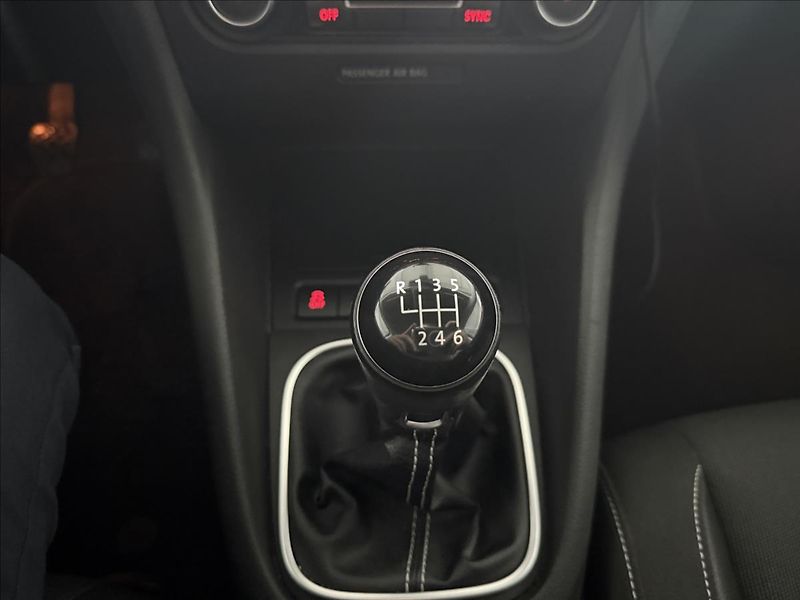 Volkswagen Golf 1,2   TSI 77kW,MATCH,SERVISKA - fotka 18 z 21