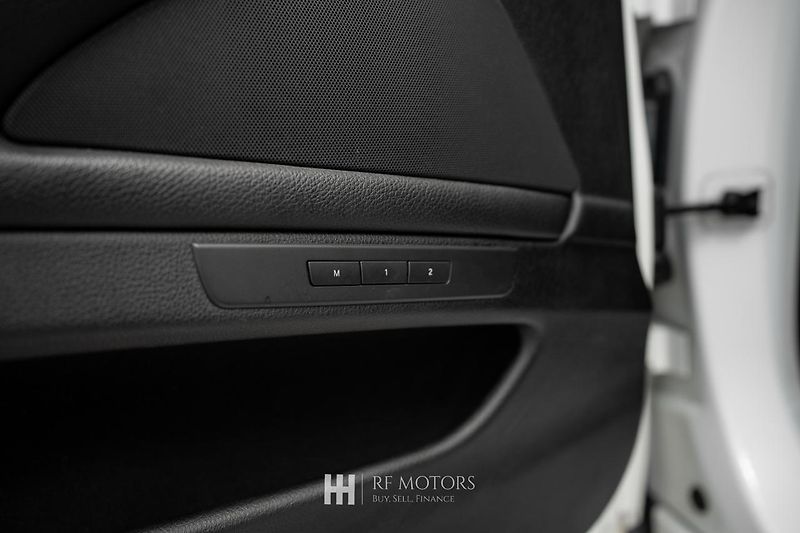 BMW Řada 5 (2013) M550d xDrive 280kW Touring - fotka 26 z 51