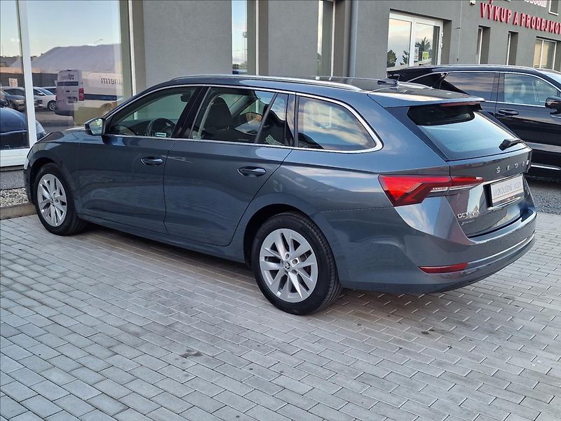 Škoda Octavia 2.0 TDI DSG Style Combi,1.Maj - fotka 7 z 50