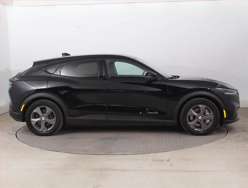 Ford Mustang Mach-E (2021) Standard Range RWD, SoH 94% - fotka 6 z 19