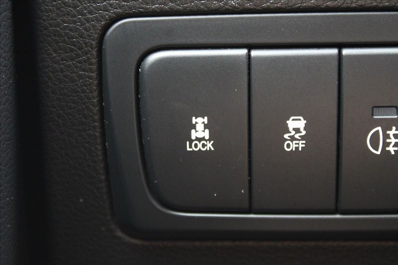 SsangYong Korando 2,0 D20T  AUTOMAT,4x4,TAŽNÉ - fotka 20 z 27