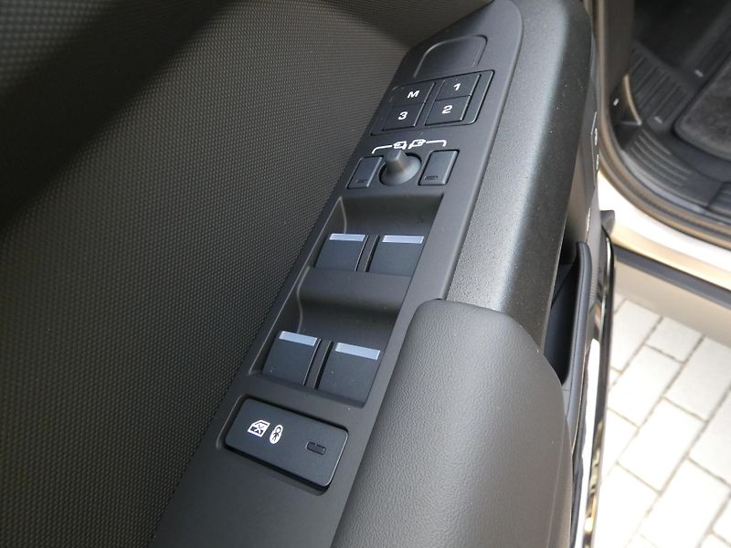 Land Rover Defender 110 4,4 OCTA P635 - fotka 11 z 46