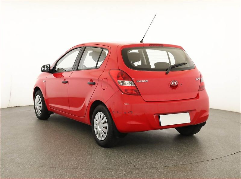 Hyundai i20 (2010) 1.2, zamluveno - fotka 4 z 15
