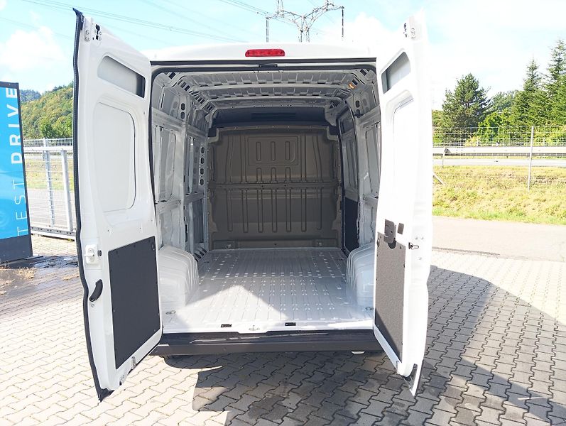 Peugeot Boxer (2026) Furgon L2H2 3500 140k  MAN6 - fotka 11 z 21