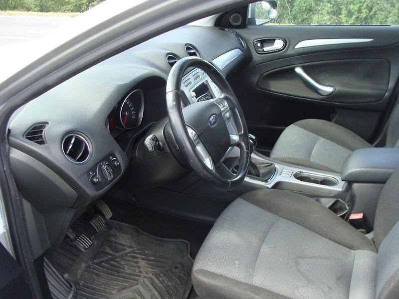 Ford Mondeo 2.0 TDCi, 103 kW, klimatizace - fotka 9 z 31