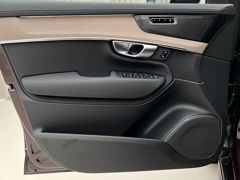 Volvo XC90 T8 AWD DARK PLUS AUT 7 MÍST  - fotka 7 z 47
