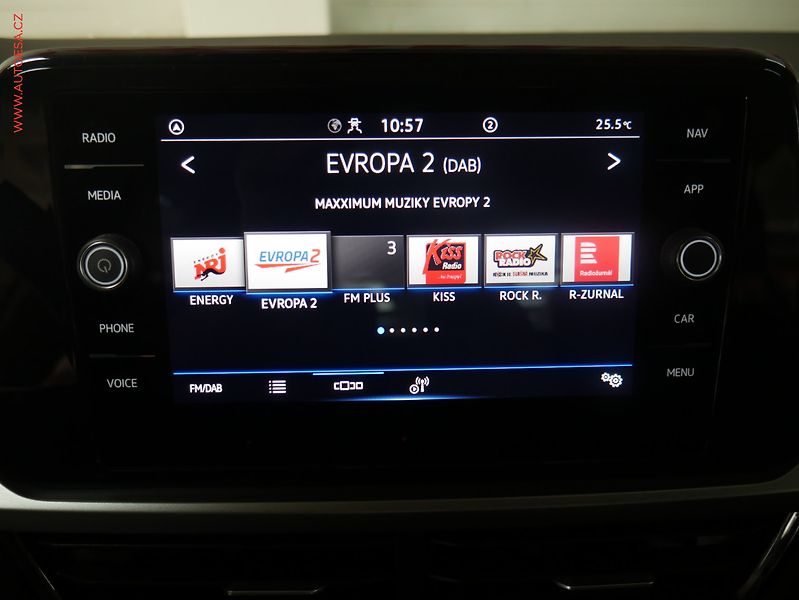 Volkswagen T-Roc (2023) 1.5TSi, 2.maj,ČR, Life, LED - fotka 15 z 25
