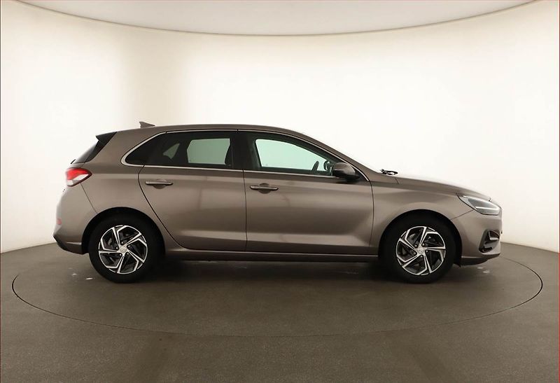 Hyundai i30 (2022) 1.0 T-GDI, Automat, ČR,1.maj - fotka 6 z 14