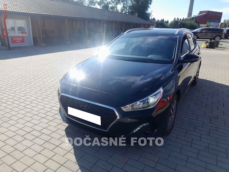 Hyundai i30 (2019) 1.4, 1.maj,ČR, servis.kniha - fotka 1 z 3