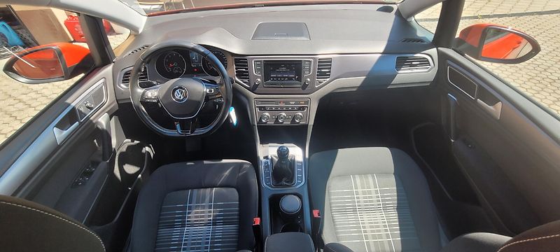 Volkswagen Golf Sportsvan (2015) 1,2TSi 81kW benzín „Lounge“ - fotka 17 z 41