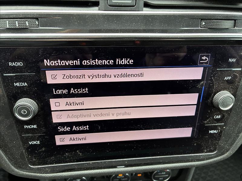 Volkswagen Tiguan Allspace 2,0 TDI PANO TAŽNÉ KAMERA 360 - fotka 26 z 34