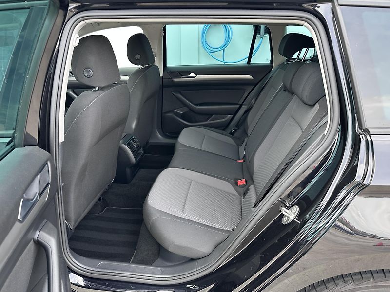 Volkswagen Passat 20TDI DSG Basic - fotka 8 z 21