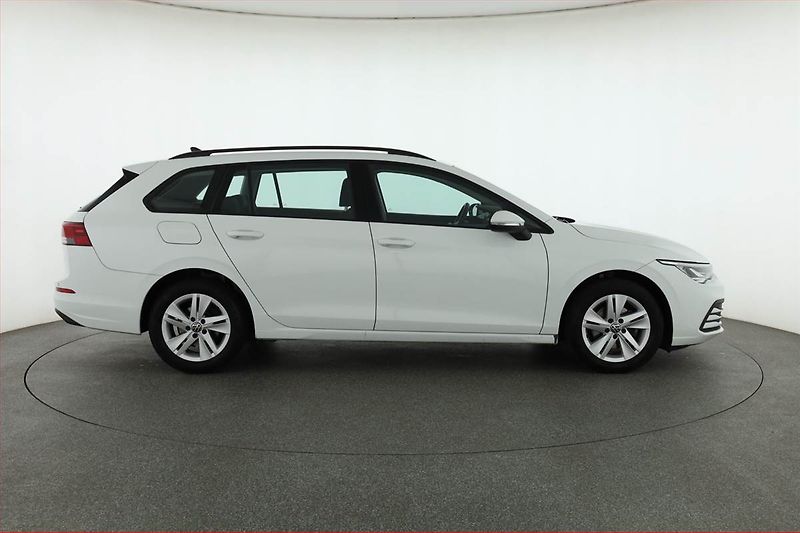 Volkswagen Golf (2023) 1.5 TSI, Tempomat - fotka 6 z 18
