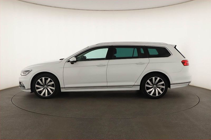 Volkswagen Passat (2018) R-Line 2.0 TDI, Automat, Kůže - fotka 3 z 20