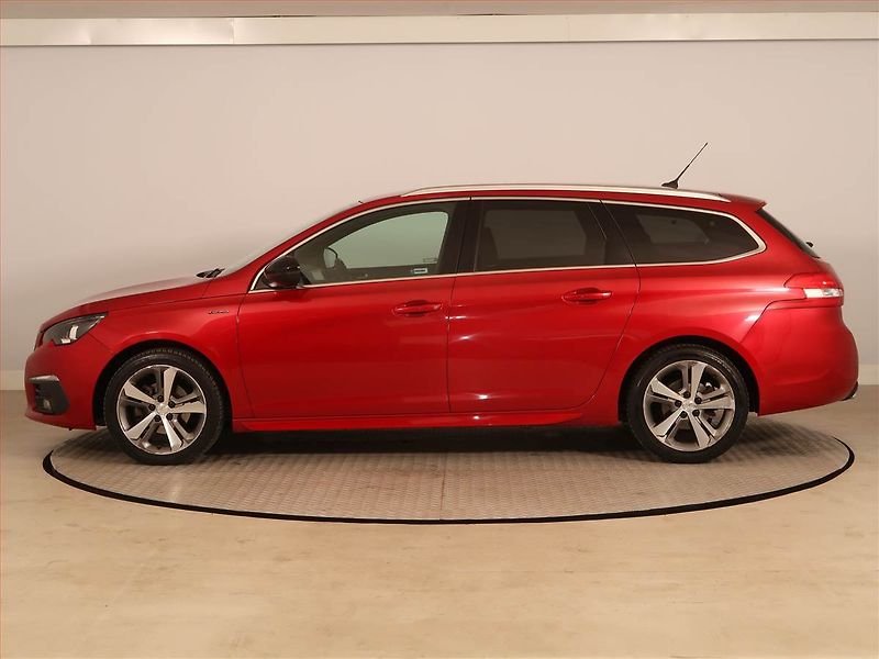 Peugeot 308 (2019) GT Line 1.2 PureTech - fotka 3 z 19