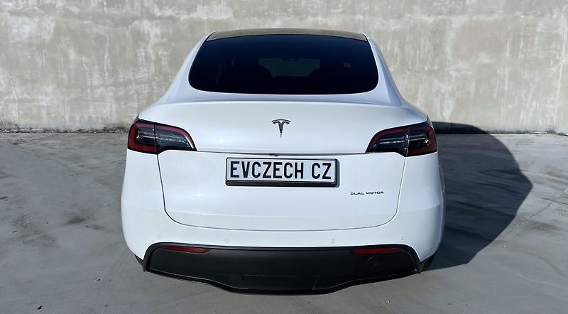 Tesla Model Y Long Range AWD 91% SOH - fotka 8 z 21