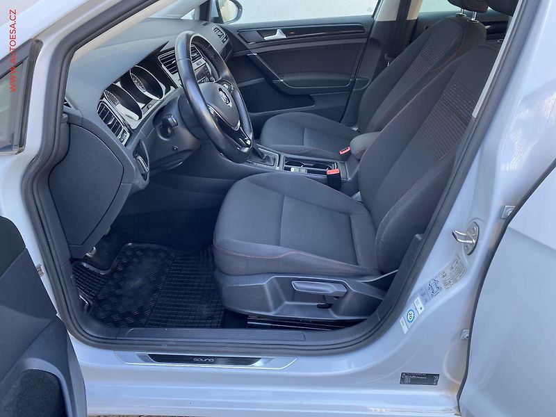 Volkswagen Golf (2019) 1.6TDi, Navi, LED - fotka 9 z 18