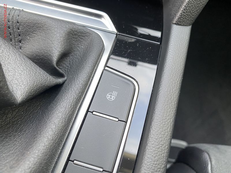 Volkswagen Passat (2019) 2.0 TDi, Highline, navi - fotka 17 z 19
