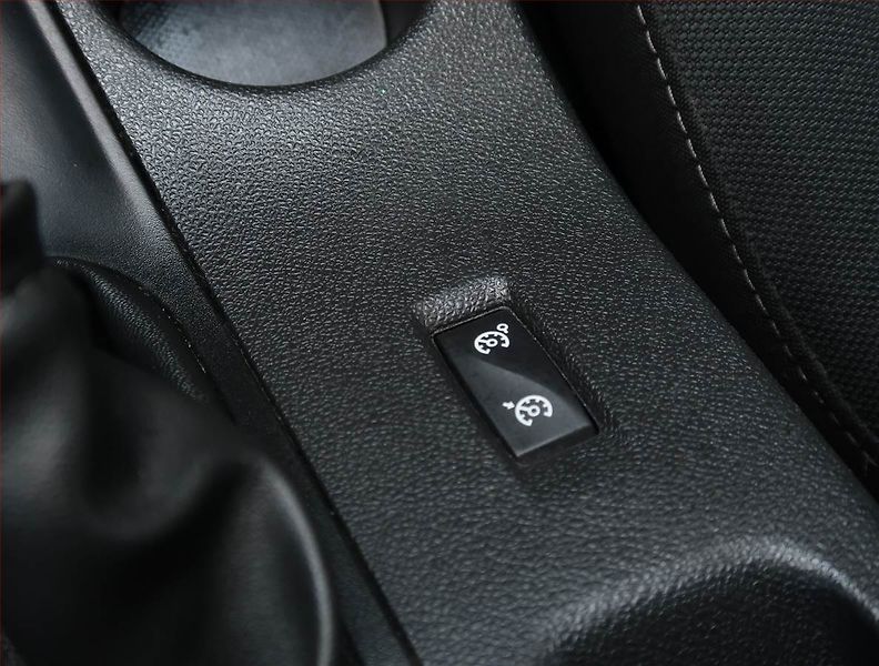 Renault Fluence (2012) 1.6 16V, po STK, servisované - fotka 17 z 17