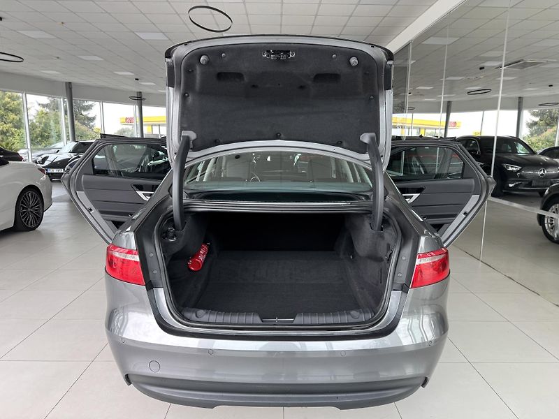 Jaguar XF 20d Prestige*Kamera*Meridian - fotka 33 z 35