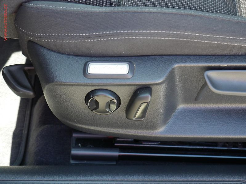 Volkswagen Passat (2019) 1.6 TDi, Comfortline, DSG - fotka 18 z 21