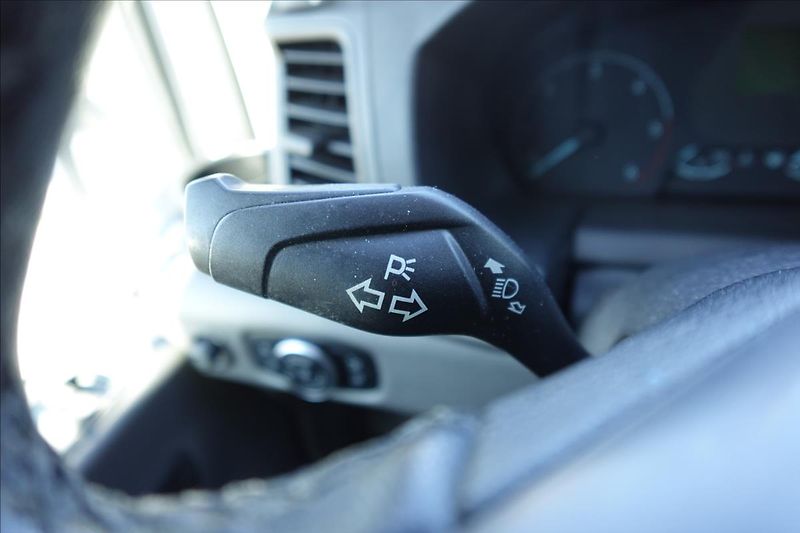 Ford Transit 2,0 TDCi  SKŘÍŇ KLIMA - fotka 23 z 33