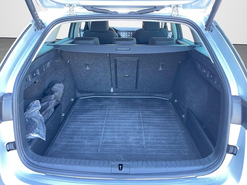 Škoda Octavia (2023) 2.0 TDI 110kW DSG Estate Ambit - fotka 31 z 35