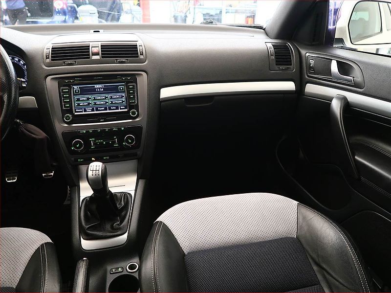 Škoda Octavia (2010) RS 2.0 TDI, Navi, Tempomat - fotka 8 z 15