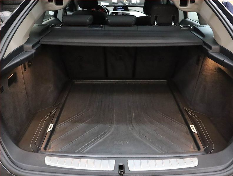 BMW Řada 3 (2015) Sport Line 320d xDrive GT - fotka 14 z 23