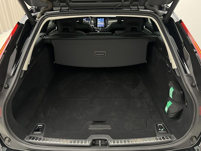 Volvo V90 CC B5 AWD ULTIMATE BRIGHT AUT - fotka 6 z 48
