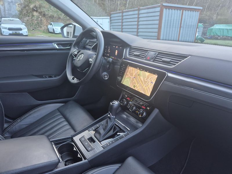 Škoda Superb Combi 2,0TDi DSG 110kw 17ALU - fotka 36 z 44