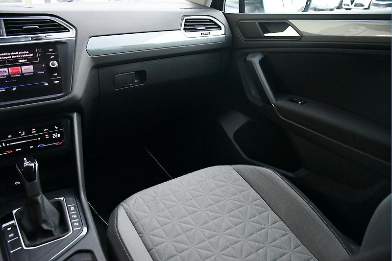 Volkswagen Tiguan 2.0TDi DSG NAVI TAŽNÉ ČR 1.M - fotka 8 z 41