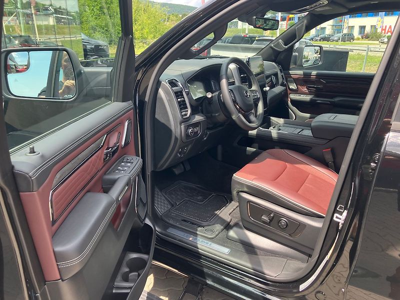 Dodge RAM (2025) 3.0 I6 548k LIMITED NIGHT-RED - fotka 12 z 48