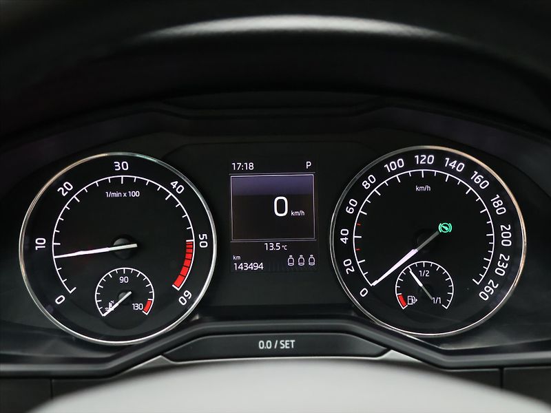 Škoda Superb 2.0 TDI DSG CZ Style Plus Kůže - fotka 19 z 37