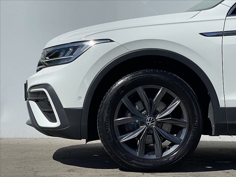 Volkswagen Tiguan Allspace 1,5 TSI DSG Life ACC+NAVI+PDC - fotka 19 z 23