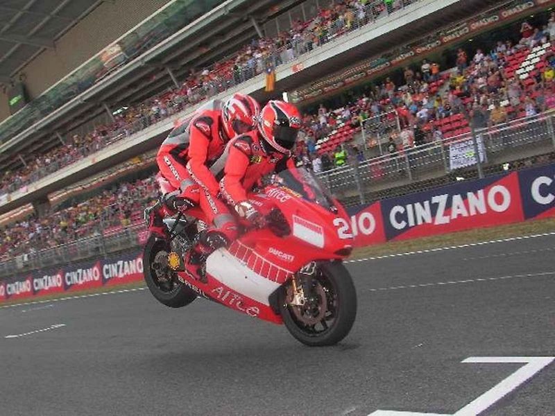 Randy Mamola je právem řazen mezi legendy motocyklového sportu. Čtyřikrát útočil na titul mistra světa, ale nikdy jej nezískal.