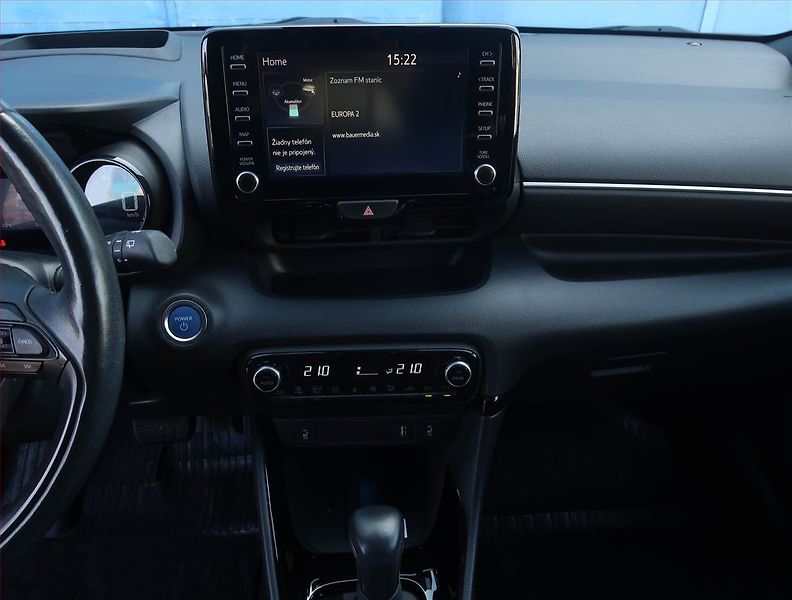 Toyota Yaris (2020) 1.5 VVT-i Hybrid - fotka 12 z 20