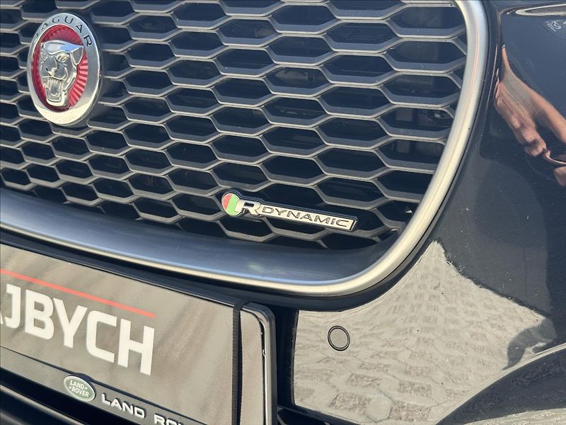 Jaguar XE 2,0 D180 R-Dynamic S AT DPH - fotka 27 z 31