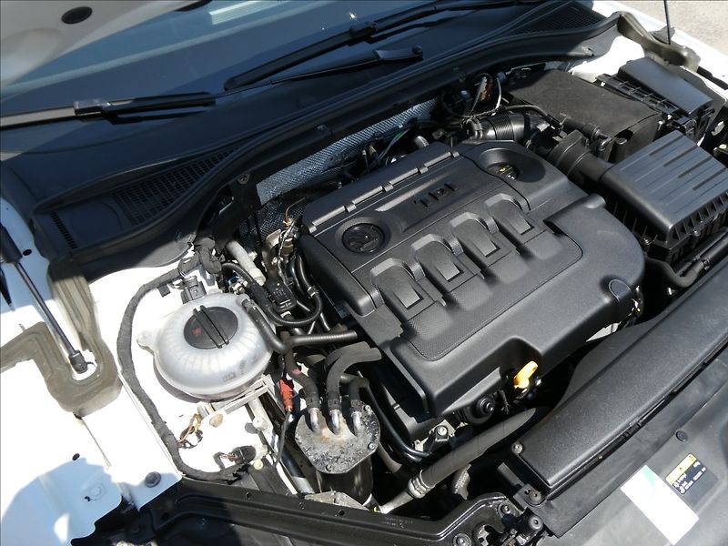 Škoda Superb 2,0 TDi 140kW DSG 4x4,STYLE,ČR - fotka 43 z 49