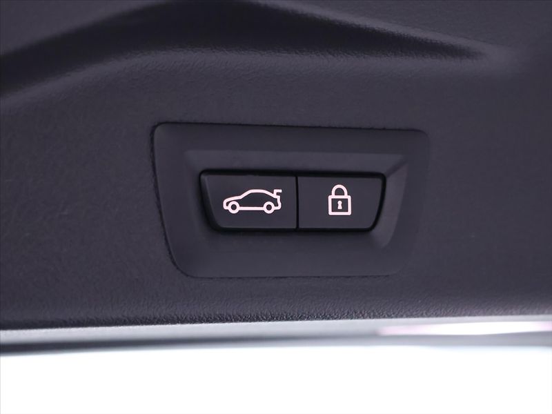BMW X5 3,0 30D 210kW xDrive M-Paket - fotka 11 z 44