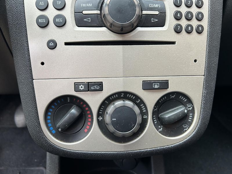 Opel Corsa (2007) 1.2i 59 kw - fotka 14 z 20