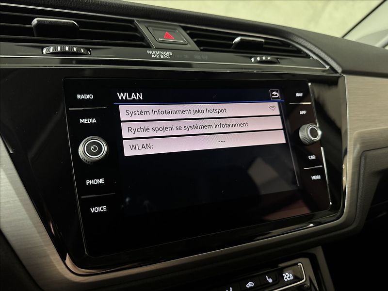 Volkswagen Touran 2,0 TDi  DSG Comfortline Tažné - fotka 34 z 43