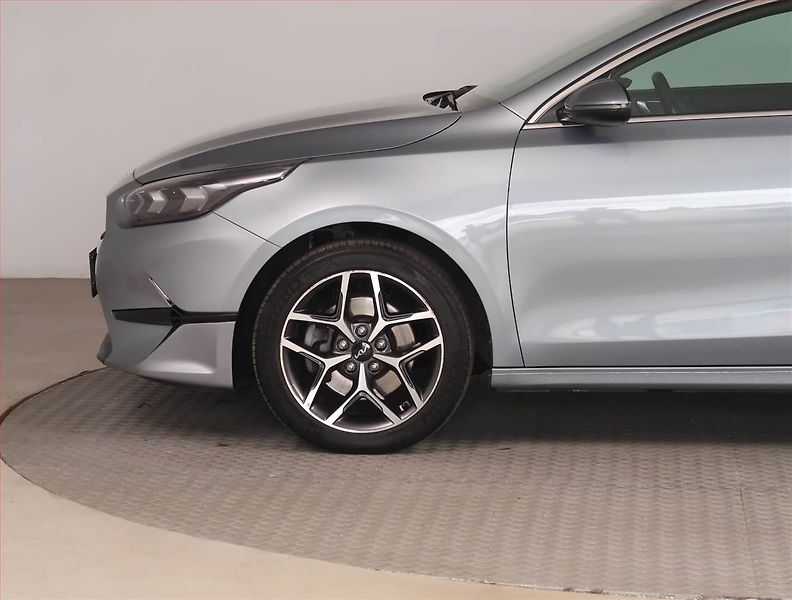 Kia Ceed (2022) 1.5 T-GDI, Serv.kniha, Navi - fotka 15 z 17