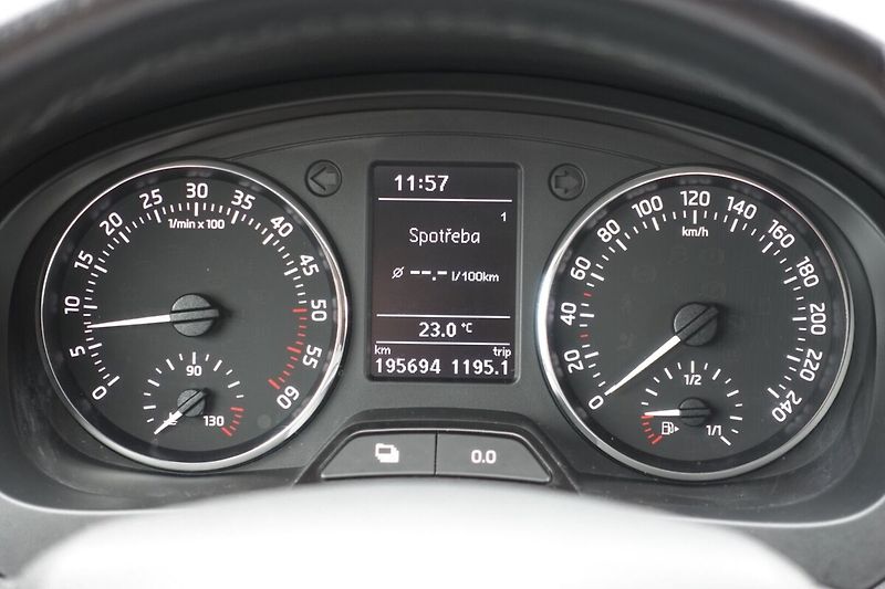 Škoda Rapid 1.6 TDI CR 66kW Ambition Fresh - fotka 20 z 24