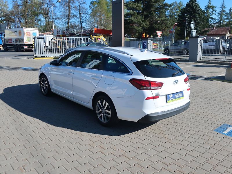 Hyundai i30 1.6CRDi 85kW STYLE NAVI ALU - fotka 5 z 31