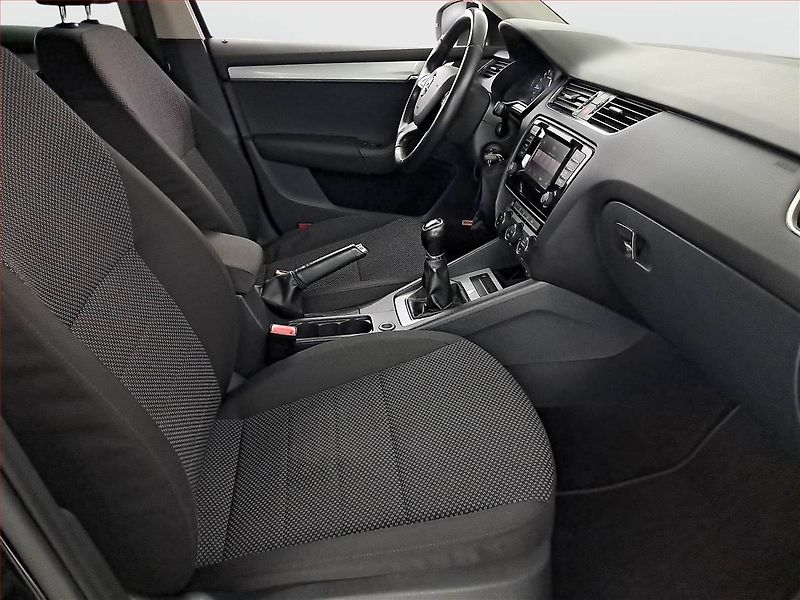 Škoda Octavia (2015) 1.6 TDI, Navi, Tempomat - fotka 9 z 15
