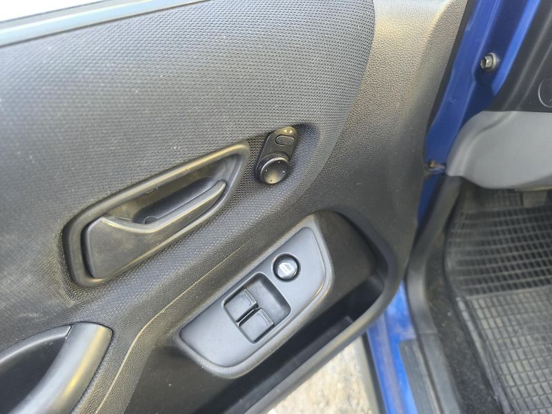 Suzuki Ignis KRÁSNÝ,120TKM,4X4,SERVISKA - fotka 17 z 23